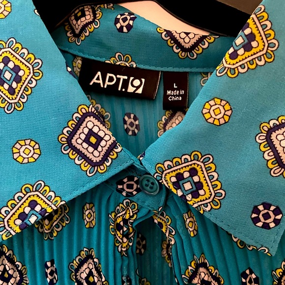 Light Spring Blouse - Picture 2 of 3